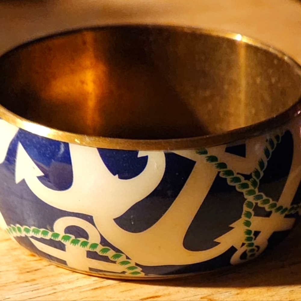 Bangle bracelet